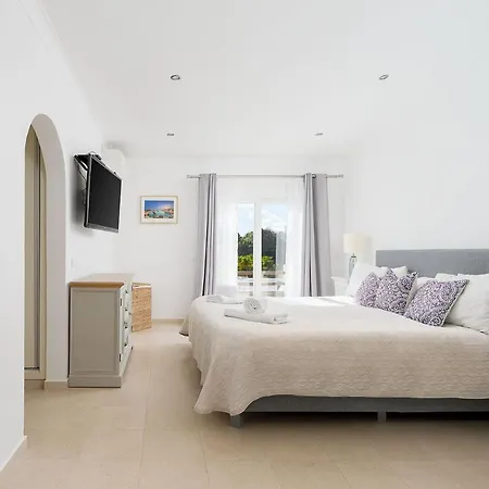 Luxurious And Peaceful 3 Bedroom Loulé