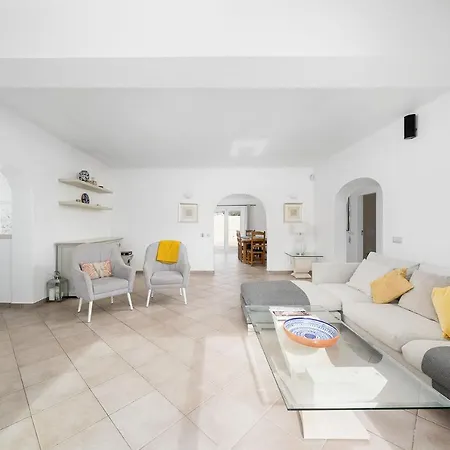 Luxurious And Peaceful 3 Bedroom Villa