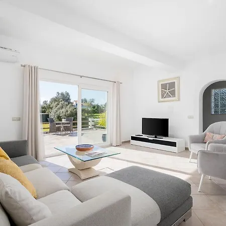 Villa Luxurious And Peaceful 3 Bedroom