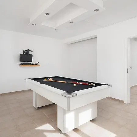 Luxurious And Peaceful 3 Bedroom *