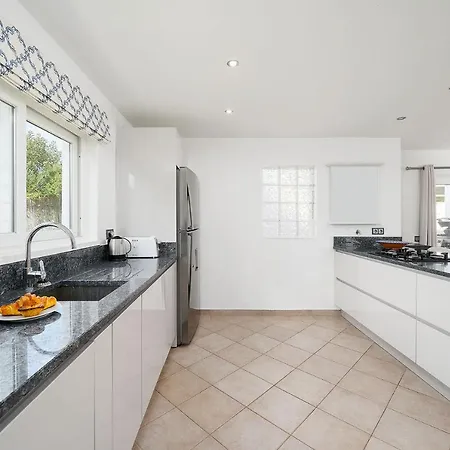 Villa Luxurious And Peaceful 3 Bedroom Loulé
