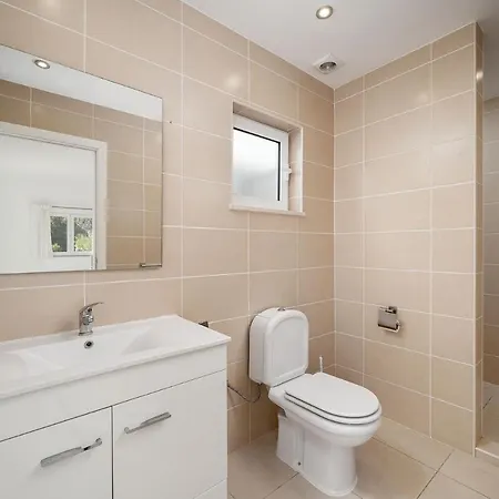 Luxurious And Peaceful 3 Bedroom Villa *