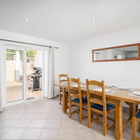 Luxurious And Peaceful 3 Bedroom *